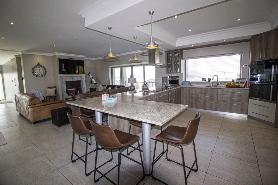 6 Bedroom Property for Sale in Kleinbaai Western Cape